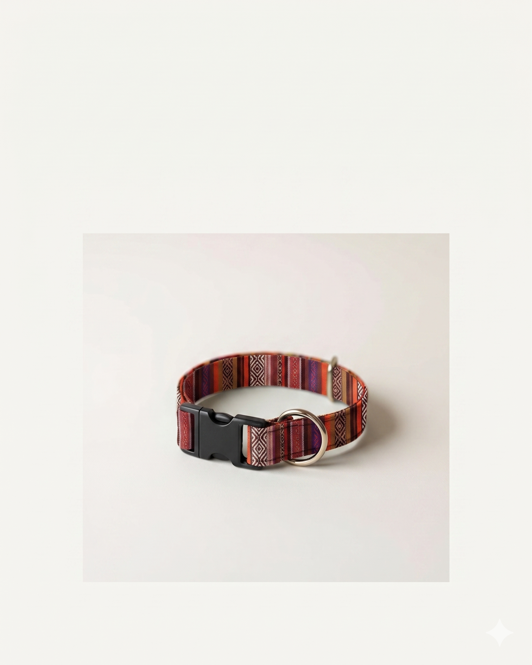 Pet collar with traditional trim